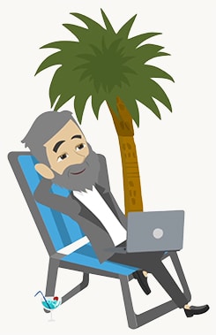 Ein Mann liegt bequem in der Sonne in einem Liegestuhl. Auf seinem Schoß ist ein Laptop auf dem das Online Seminar über das Lean Prinzip läuft.